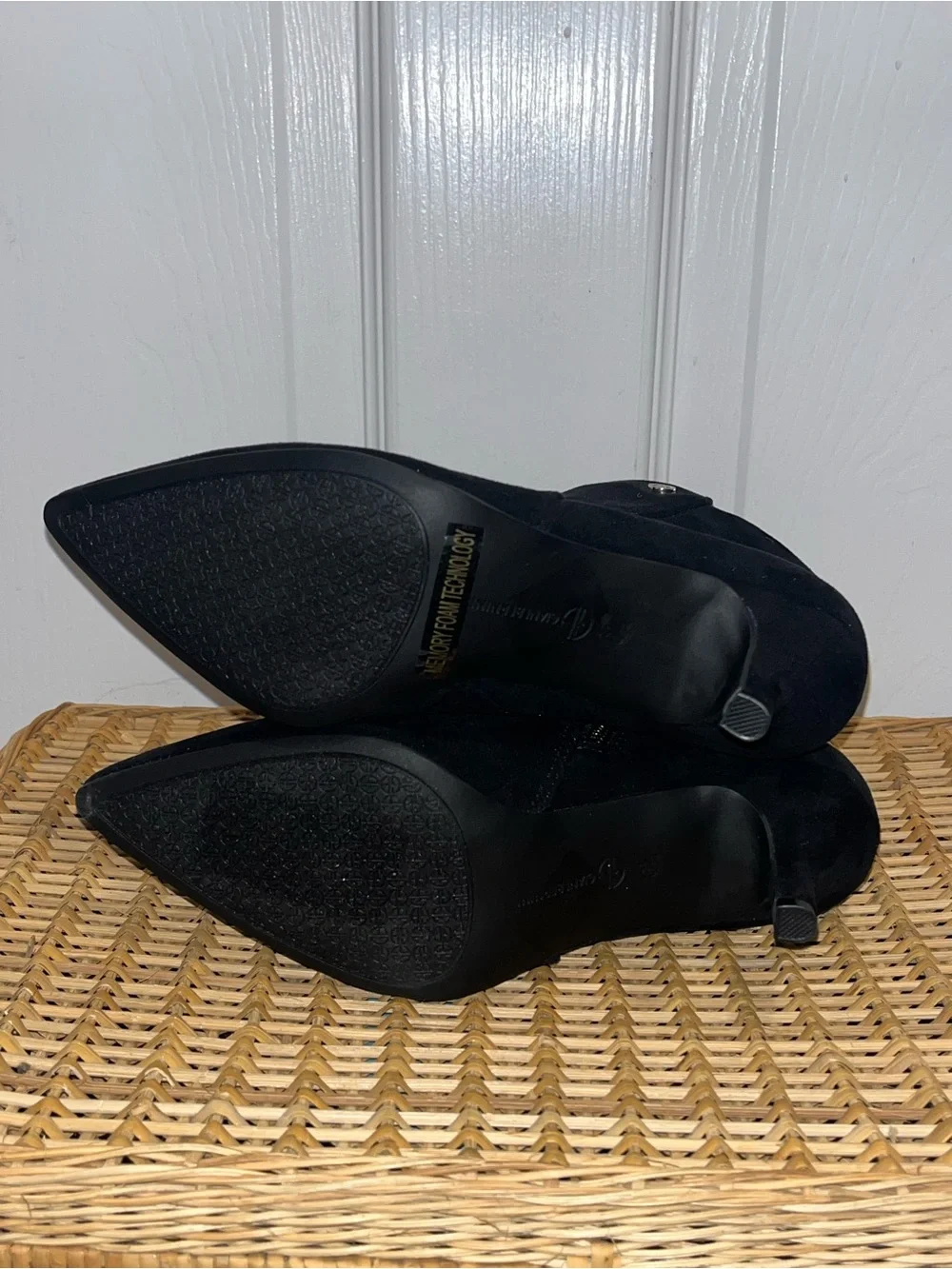 GIANI BERNINI Carminee memory foam kitten heel ankle booties
